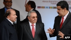 Daniel Ortega, Raúl Castro y Nicolás Maduro, durante la cumbre del ALBA en marzo de 2018. . (Archivo)