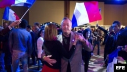 Festividad entre los votantes franceses nacionalistas