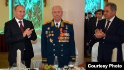 Putin felicita a Dimitri Yazov por su cumpleaños 90. 