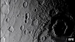 Imagen cedida por la NASA del planeta Mercurio, el planeta más pequeño y cercano al Sol.