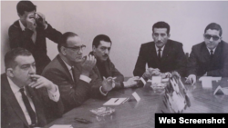 En la fotografía aparecen José Lezama Lima, Camilo José Cela, Mario Vargas Llosa, Jaime Sabines y Edmundo Aray en la Casa de las Americas, La Habana en 1965. Cela y Vargas Llosa fueron miembros del jurado.