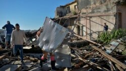 Afectados por tornado en Cuba a la espera de poder reparar sus viviendas