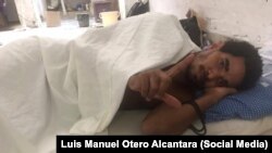 Luis Manuel Otero Alcántara en una huelga de hambre. Foto obtenida del Facebook de Luis Manuel Otero Alcántara.