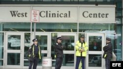 La policía custodia la entrada del hospital donde está recluido el sospechoso