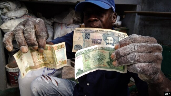 Adiós A La Doble Moneda En Cuba Cuál Será El Costo Para Gente El Cambio De Moneda En Cuba 1 Cuc Equivale A 25 Cup Pesos Cubanos