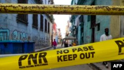 Una cinta amarilla de la policía prohíbe el paso a un barrio en La Habana. (Yamil Lage/AFP/Archivo)