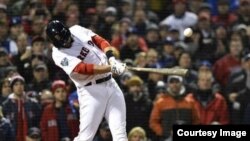 JD Martínez, pelotero de las Grandes Ligas, de padres cubanos, criado en Miami.