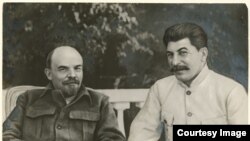 Los dictadores de la URSS, Lenin y Stalin.