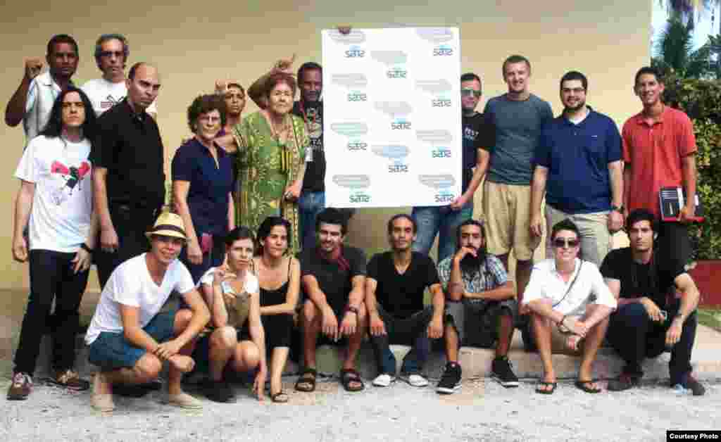 Estudiantes norteamericanos del crucero Semester at Sea en la sede de Estado de SATS