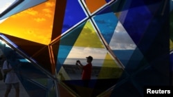 Una obra del artista español David Magan, en el Malecón, en la XIII Bienal de La Habana.