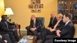 Los senadores Bob Menendez, Bill Nelson y Marco Rubio con Jorge L. García Pérez "Antúnez".