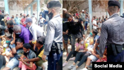 Los detenidos durante la protesta pacífica /Fotos: Cubalex
