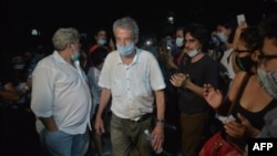 El cineasta cubano acompañó a los jóvenes manifestantes frente al Ministerio de Cultura de Cuba el 27 de noviembre. YAMIL LAGE / AFP