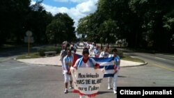 Reporta Cuba. Damas de Blanco marchan hoy por 5ta. Avenida. Foto: Ángel Moya.
