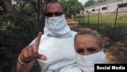 José Díaz Silva, junto a su esposa, la Dama de Blanco Lourdes Esquivel Vieyto.