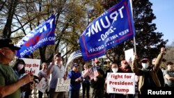 Seguidores de Trump se manifiestan en el capitolio estatal de Wisconsin el pasado 7 de noviembre.REUTERS/Bing Guan