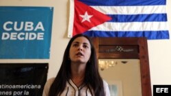 La opositora cubana Rosa María Payá, habla durante un homenaje a su padre, el fallecido disidente Oswaldo Payá.