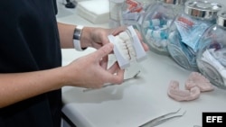 Prótesis dental. (Archivo)