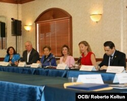Nancy Pelosi, junto a legisladores demócratas, abordó la situación en Venezuela durante su visita a la ciudad de Weston, en el sur de Florida. (Foto: Roberto Koltun)