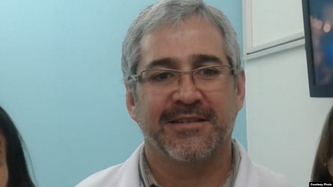 Doctor Ernesto Moya Retes.