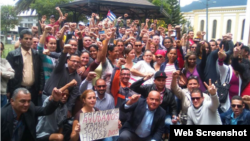 Cubanos en Quito, durante una reunión de la Alianza Nacional Cubana de Ecuador, el 27 de marzo.