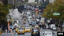 El tráfico vuelve parcialmente a la normalidad en Nueva York este jueves 1 de noviembre de 2012.