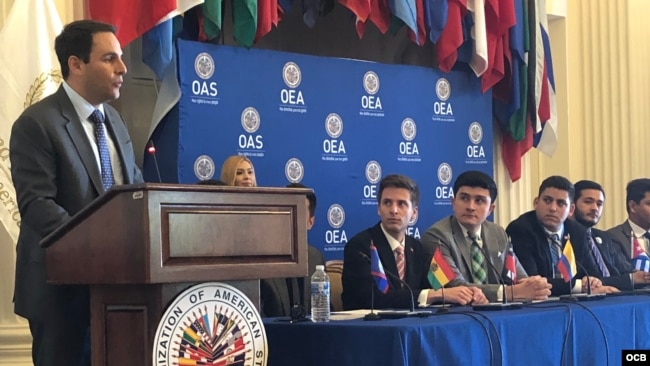 El embajador de EEUU ante la OEA, Carlos Trujillo, en el cierre de la Primera Cumbre Juventud y Democracia en las Américas. (Foto: Michelle Sagué)