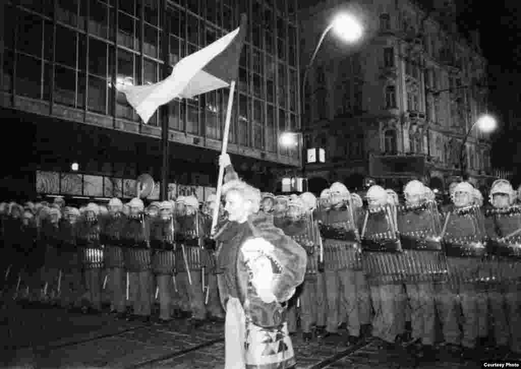 Manifestante en las calles de Praga en Noviembre de 1989