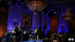 El presidente de Estados Unidos, Barack Obama, habla durante un concierto de música Memphis Soul, como parte de la serie "Presentaciones en la Casa Blanca"