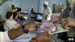 Folletos informativos sobre sida en Cuba