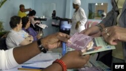 Folletos informativos sobre SIDA en Cuba
