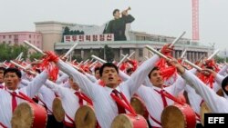Corea del Norte ha celebrado hoy un espectacular desfile de masas en Pyongyang .