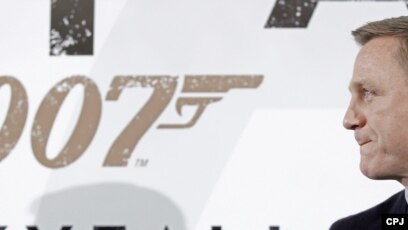 Le Roban Al Agente 007 El Guion De Su Nueva Pelicula