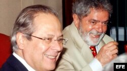 Archivo. El ex presidente Luiz Inacio Lula da Silva (d), junto al ex Ministro Jefe de la Casa Civil, Jose Dirceu (i). 