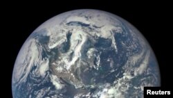 La imagen refleja detalles de la estructura del planeta.