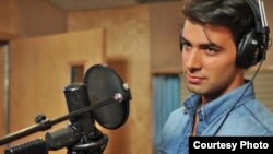 Jencarlos Canela durante la grabación del tema oficial de las Olimpiadas Londres 2012. Foto Cortesía Telemundo / @telemundo