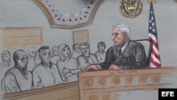 Vista del dibujo que recrea al juez George O'Toole (d) y a los miembros del jurado durante la deliberación del juicio contra Dzhokhar Tsarnaev (8 de abril, 2015).