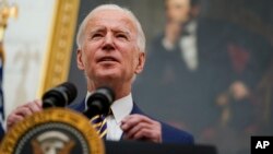 El presidente Joe Biden en una conferencia de prensa en la Casa Blanca el 22 de enero de 2021, hablando sobre sus medidas económicas. (AP Photo/Evan Vucci).