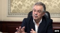 El viceministro de Defensa de Uruguay, Jorge Menéndez, expresó su preocupación por la situación de los ocho marinos uruguayos que se encuentran en el buque escuela argentino Libertad, retenido en Ghana por orden judicial.