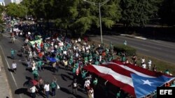 Miles de personas recorren las calles de San Juan por la liberación de Óscar López, preso en EE.UU. desde hace 32 años por conspiración en su lucha por la independencia de Puerto Rico.