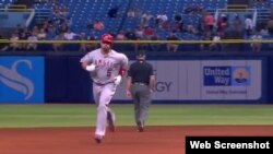 Pujols corre las bases.