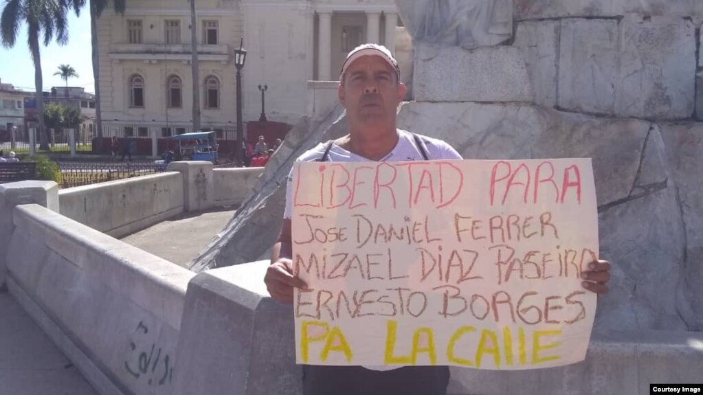 Luis Enrique Santos Caballero pide la libertad de José Daniel Ferrer frente al Tribunal Popular de Santa Clara. 