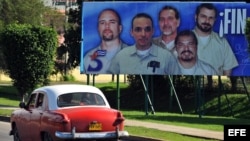 Valla propagandista en La Habana pidiendo libertad para los 5 espías presos en EE.UU