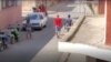 Una patrulla de la policía frente a la vivienda de Katerine Mojena.