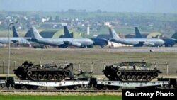 Los efectivos de la coalición contra Estado Islámico tendrán apoyo aéreo inmediato desde la cercana base turca de Incirlik.