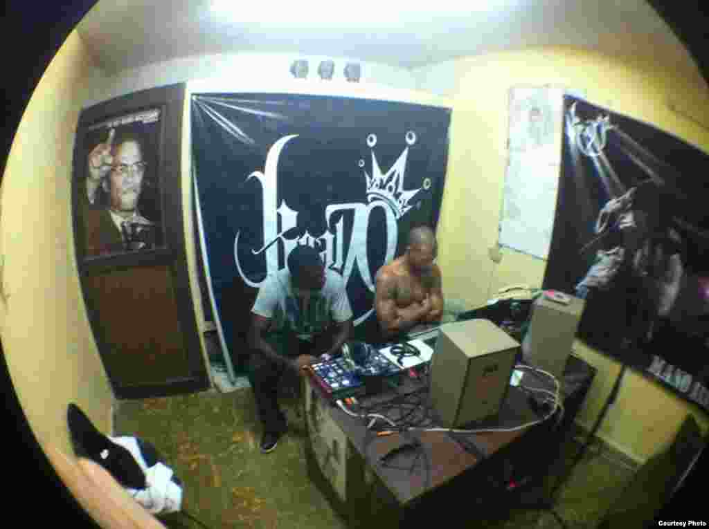 Estudio privado Real 70, conocido en el mundo del hip hop cubano, por ser el lugar de grabación de numerosos músicos underground.