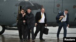 Secretario de Estado Mike Pompeo y su esposa Susan a su arribo a Arbil, Irak.