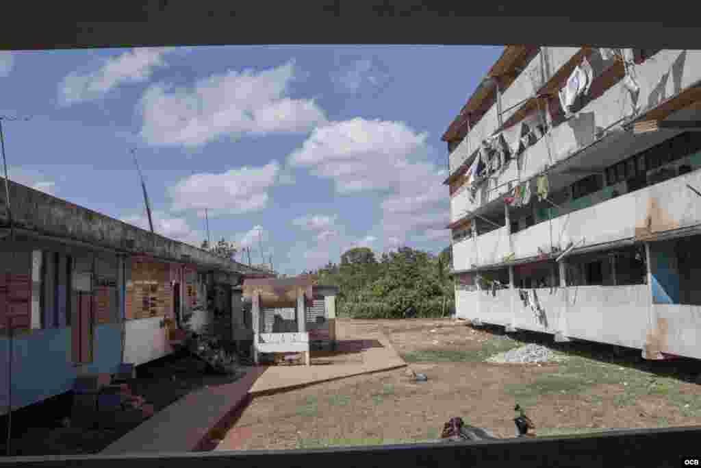 El lugar consiste en dos edificaciones de micro brigada enlazados por un pasillo. (Foto: Dan Gabriel)
