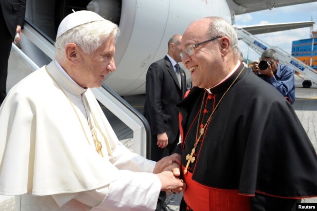 Benedict XVI y el Cardenal Jaime Ortega el 27 de marzo de 2012 en La Habana. REUTERS/Osservatore Romano/Pool