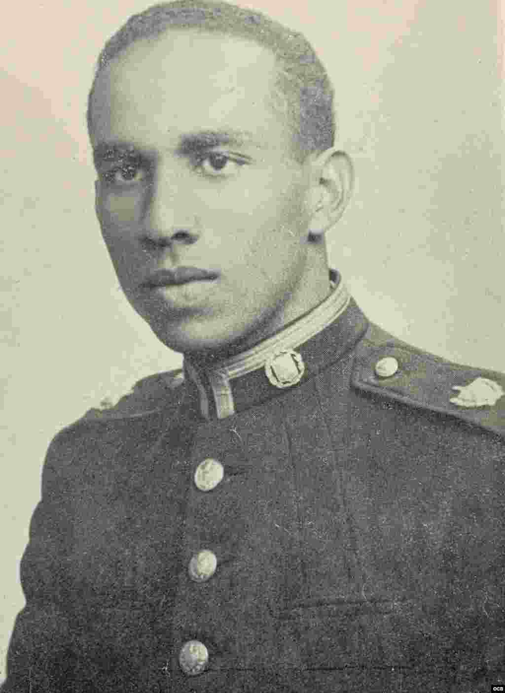 Teniente Oliva, graduado de la Academia de Managua. 